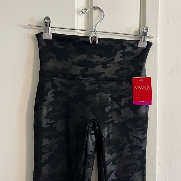 NWT Spanx Faux Leather Camo Leggings, S - Picture 4 of 9
